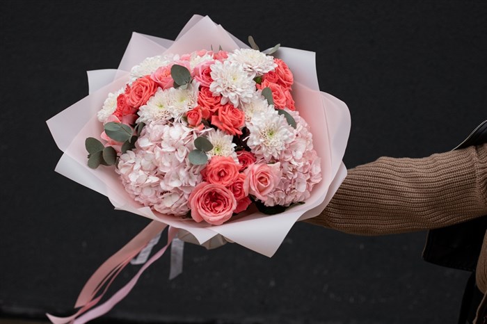 Букет цветов из роз и пышных гортензий "Сладкий зефир" - фото 13975