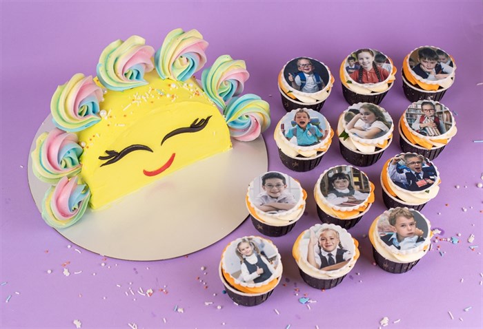 Торт на выпускной Солнышко 2кг и набор пирожных капкейки 12шт - фото 8231
