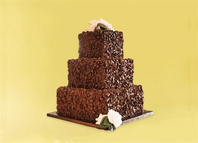 {{photo.Alt || photo.Description || 'Свадебный торт Классика с шоколадом'}}