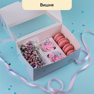 Капкейки с цветами и макаронсами (вишня, гипсофила) Капкейки с цветами и макаронсами (вишня, гипсофила)