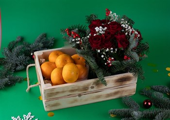 Ящик с мандаринами и цветами - фото 14996