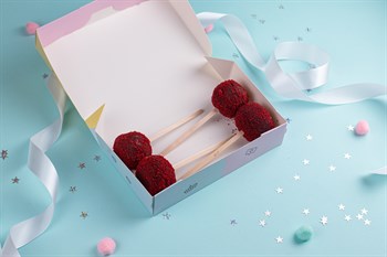 Подарочный набор кейк-попсов красный бархат 4шт - фото 47415