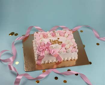 Торт на день рождения с топпером и бантиком - фото 57034