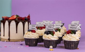 Торт на выпускной Ягодный и капкейки 12шт - фото 8225